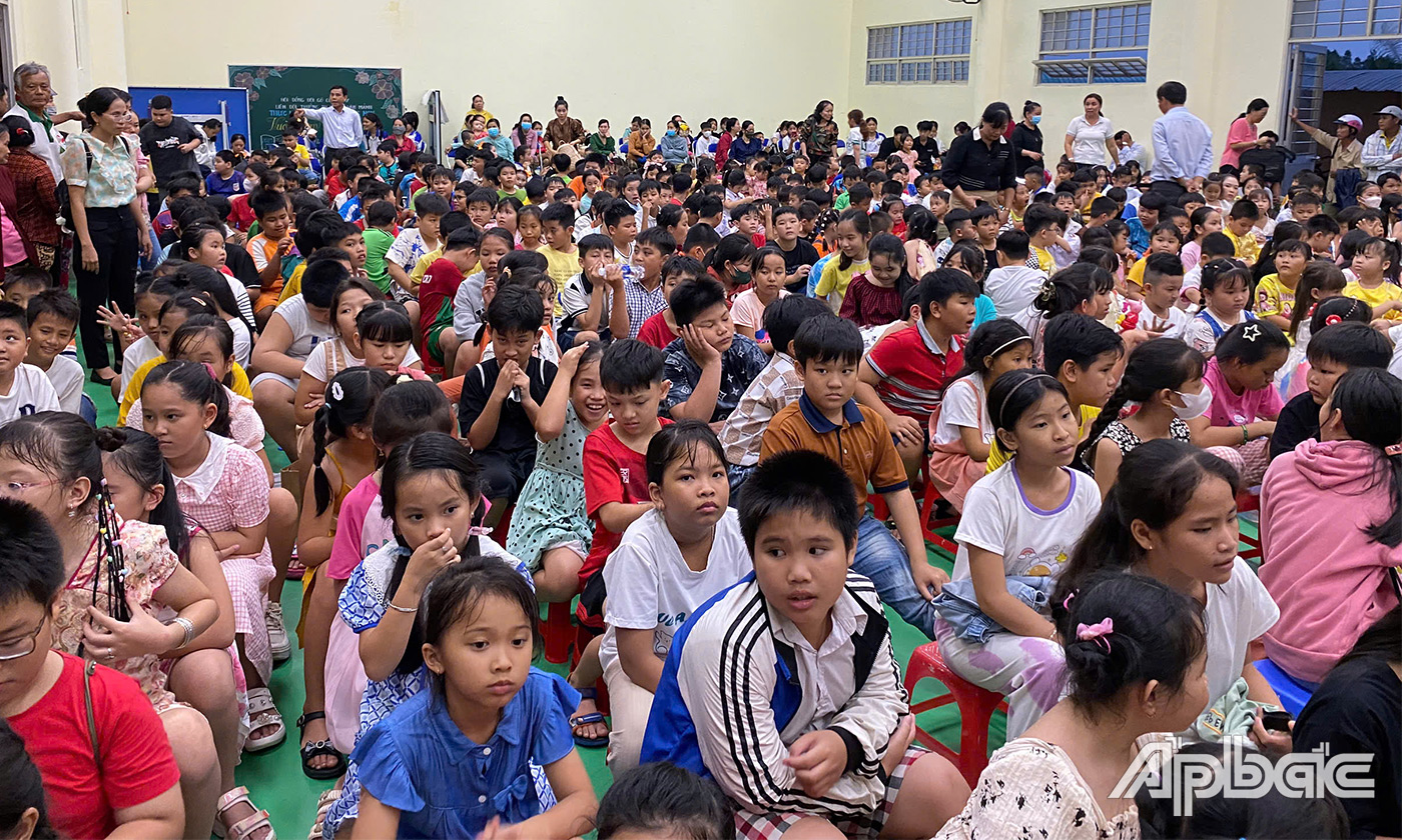 Đông đảo học sinh tham gia các Chương trình trung thu cho em