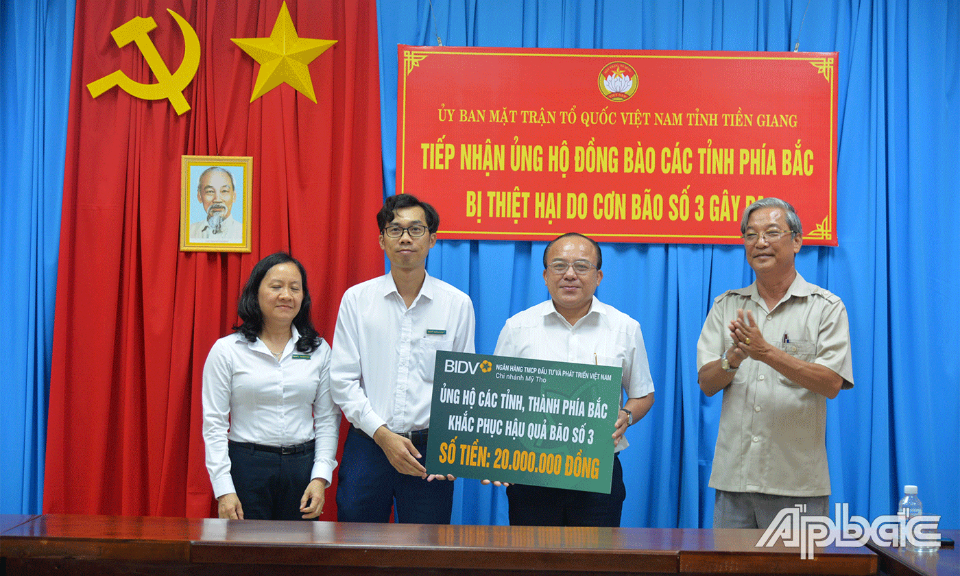 Ngân hàng TMCP Đầu tư và Phát triển Việt Nam chi nhánh Mỹ Tho hỗ trợ 20 triệu đồng.