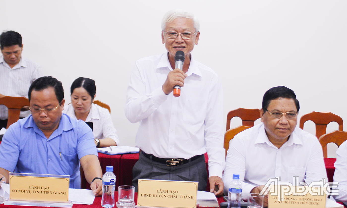 Các đại biểu đề xuất các giải pháp tại buổi làm việc.