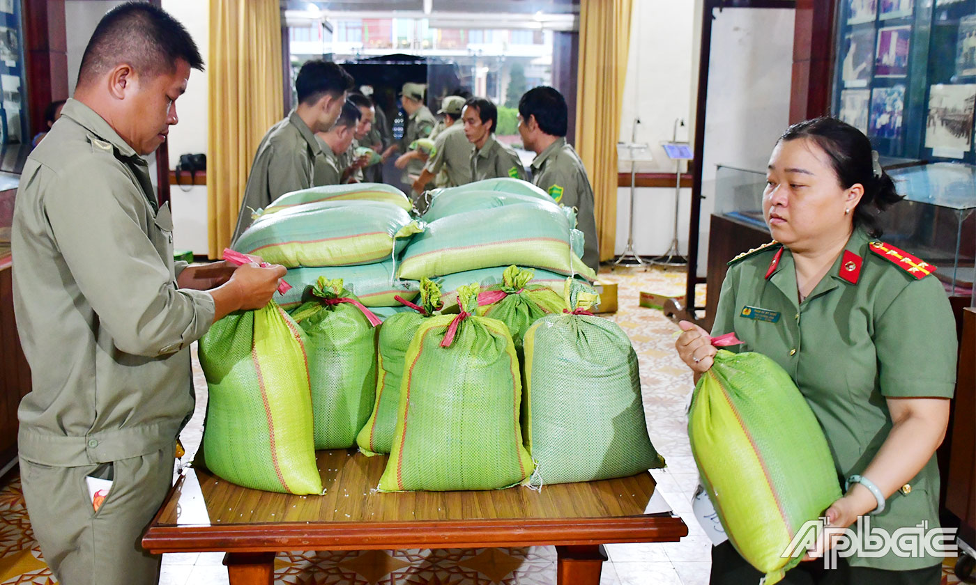 Công an tỉnh Tiền Giang chuẩn bị hỗ trợ người dân bị ảnh hưởng của cơn số 3 bão (Yagi).