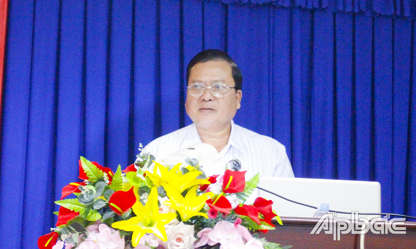 Trưởng Ban Tuyên giáo Đảng ủy Khối Võ Văn Dũng phát biểu tại buổi lễ. 