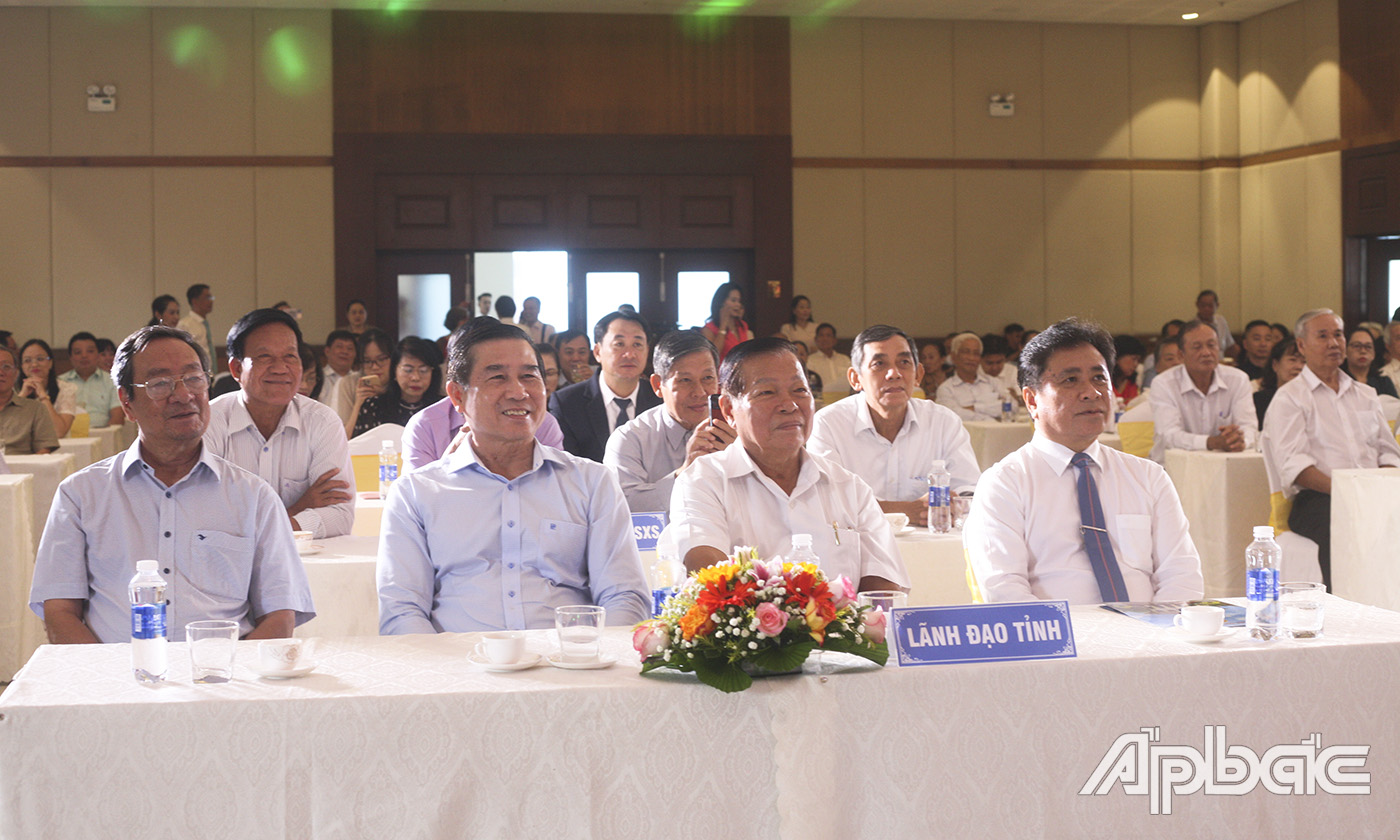 Quang canh buổi lê.