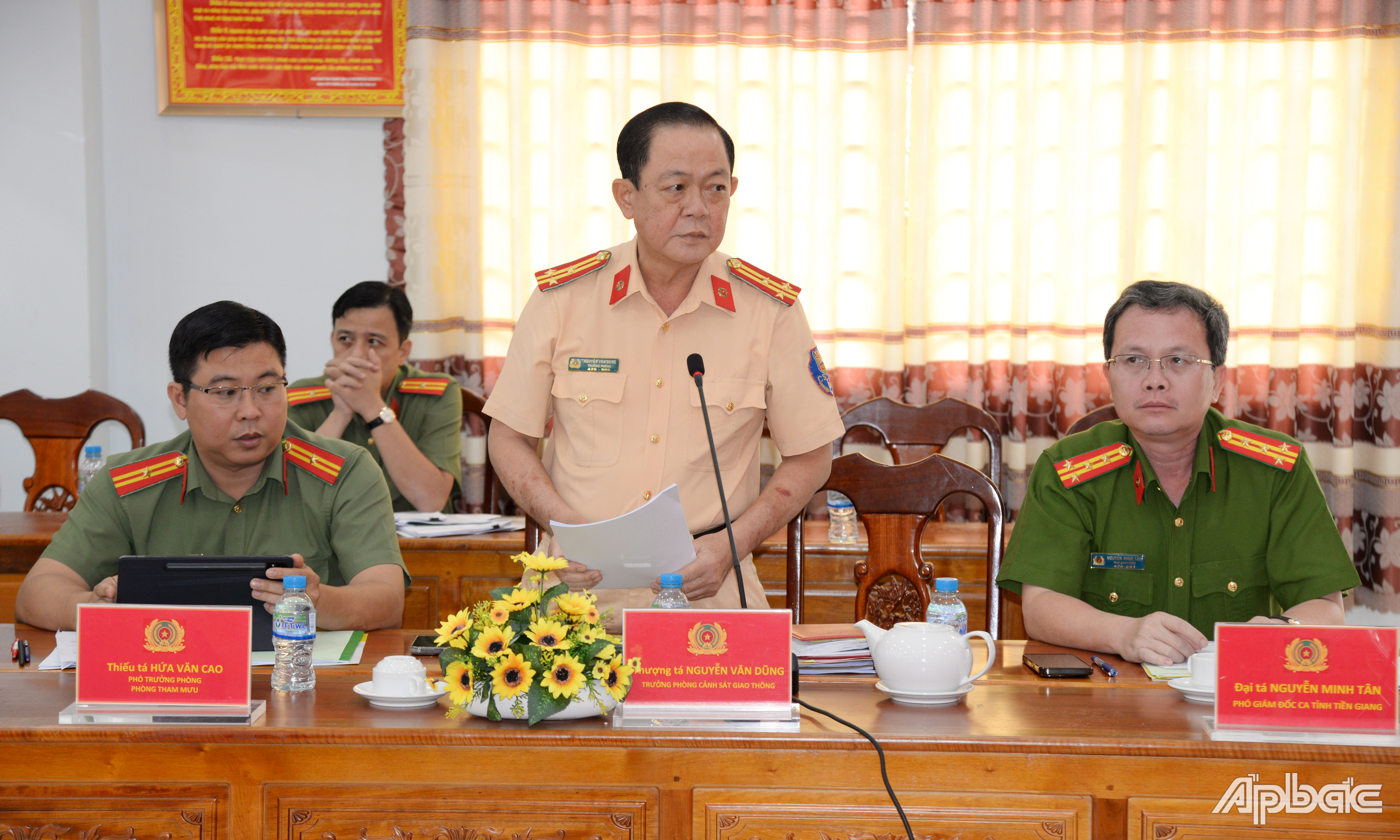 Thượng tá Nguyễn Văn Dũng, Trưởng Phòng Cảnh sát giao thông - Công an tỉnh báo cáo kết quả đảm bảo TTATGT.