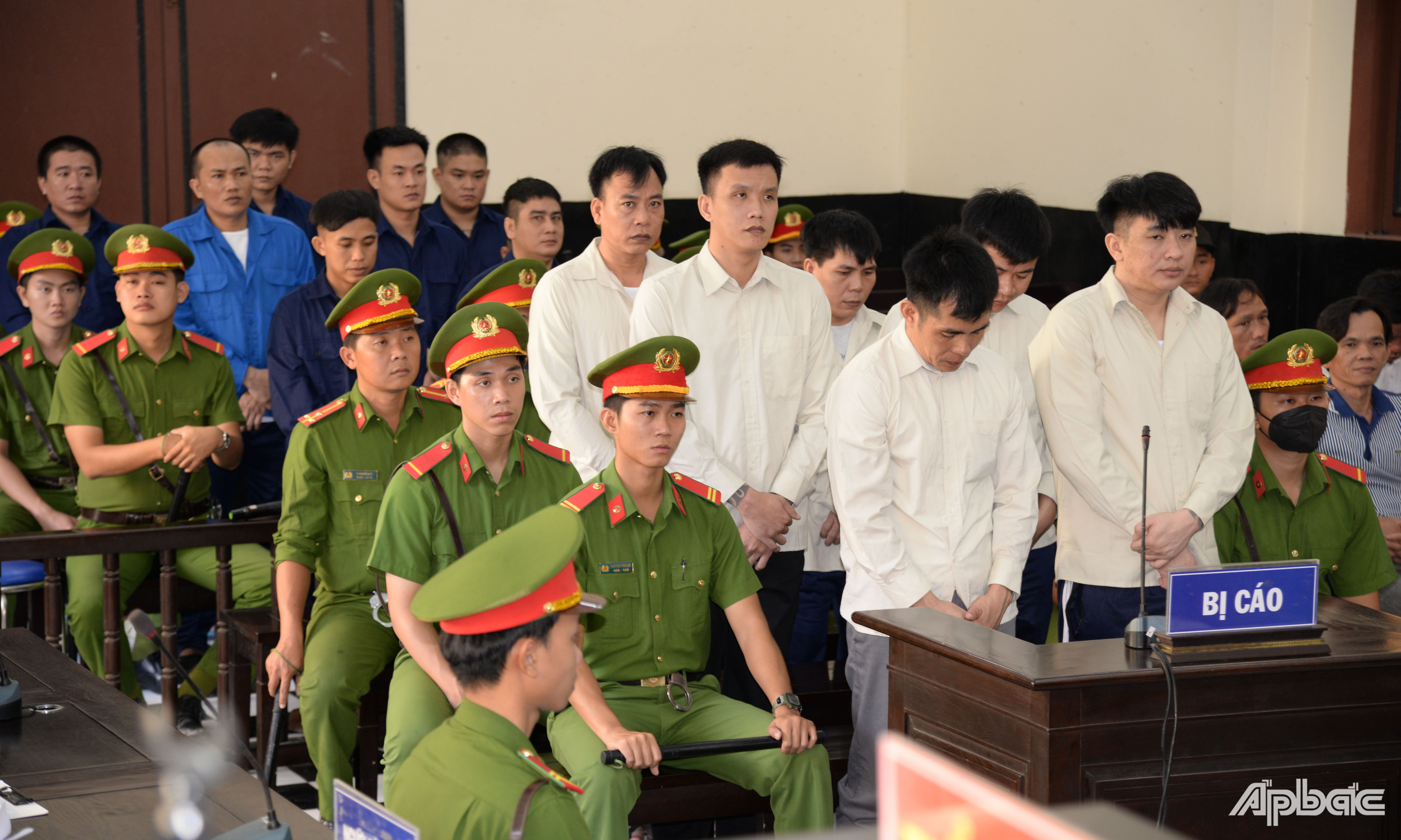 Các bị cáo tại phiên tòa.