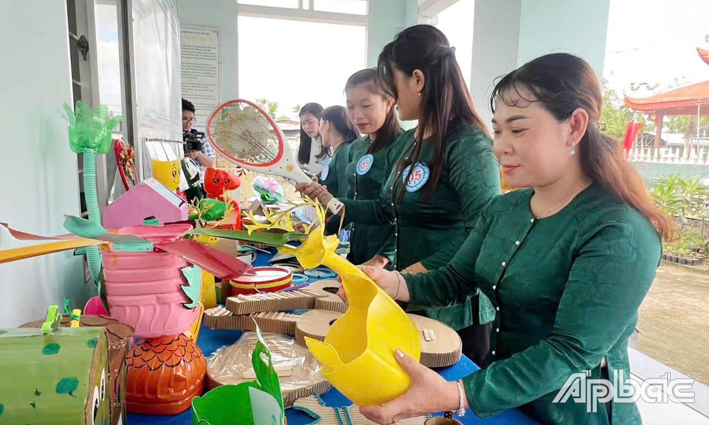  HV-PN sáng tạo ra các sản phẩm có ích từ rác thải nhựa.