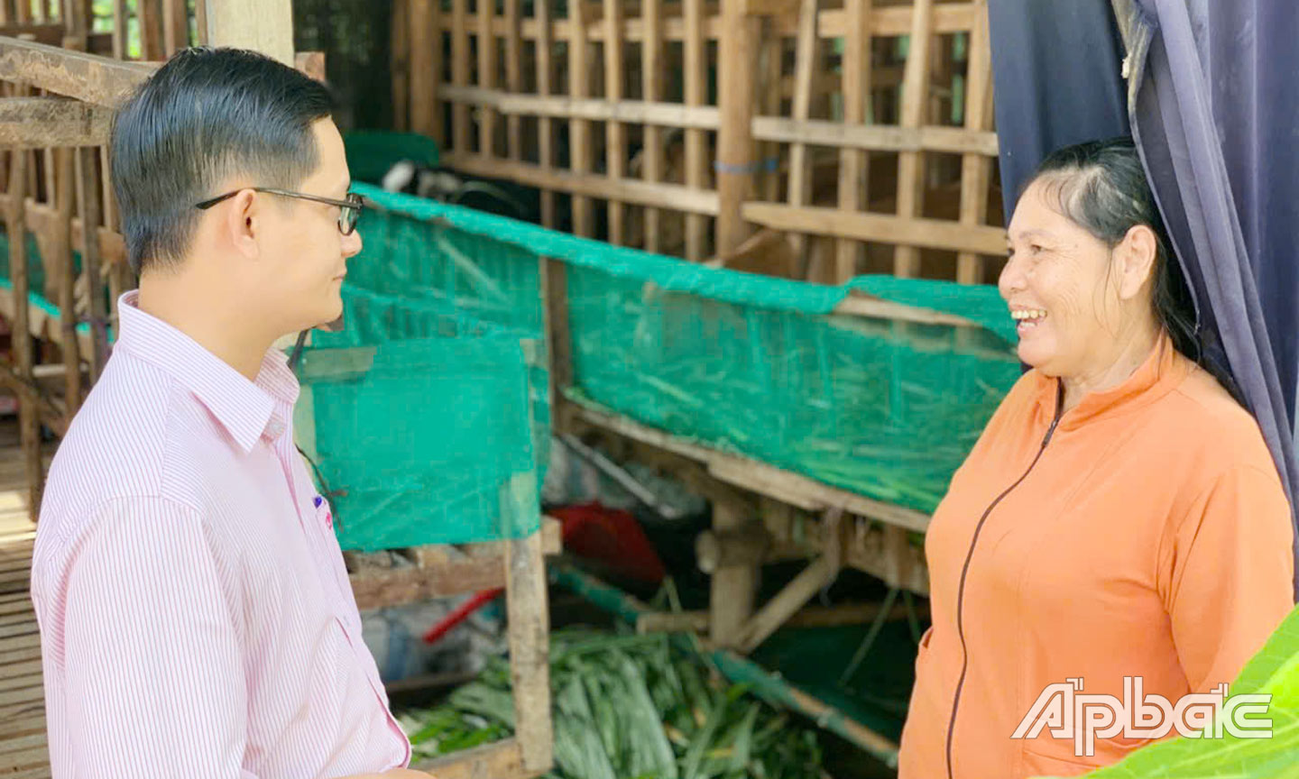 Nguồn vốn vay giúp con trai bà Đoàn Thị Hường có điều kiện mua thêm  con giống, làm chuồng, chăn nuôi, kinh tế ổn định.
