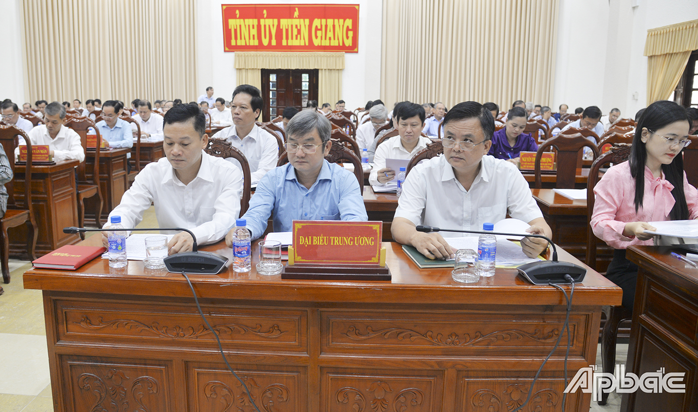 Đại diện các cơ quan trung ương dự hội nghị