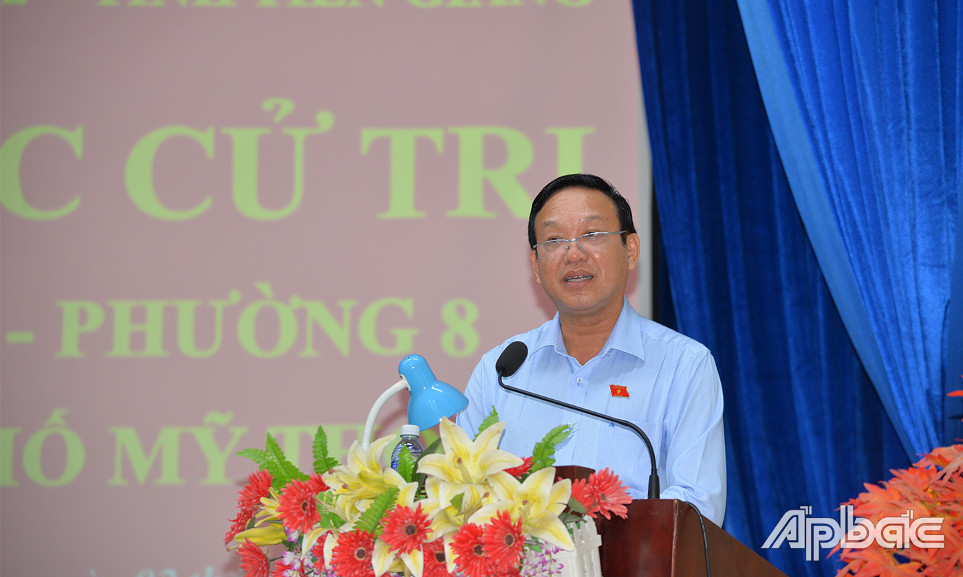 Đại biểu Nguyễn Văn Dương phát biểu tại buổi tiếp xúc cử tri