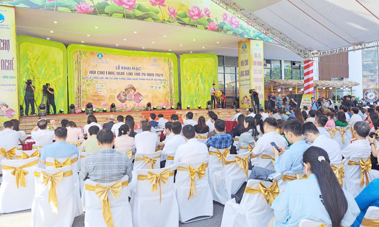 Khai mạc