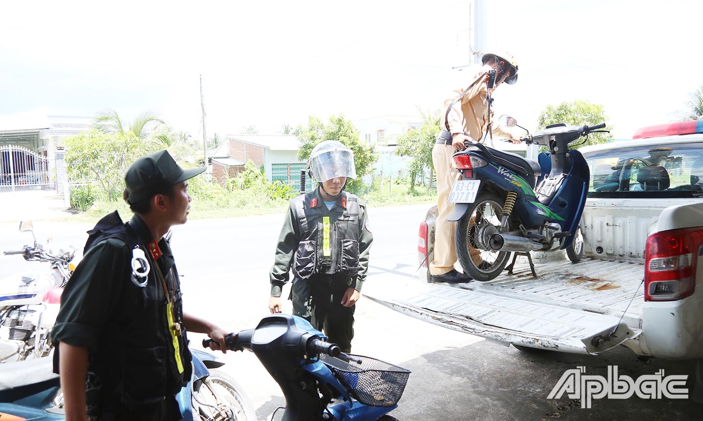 Các xe vi phạm.