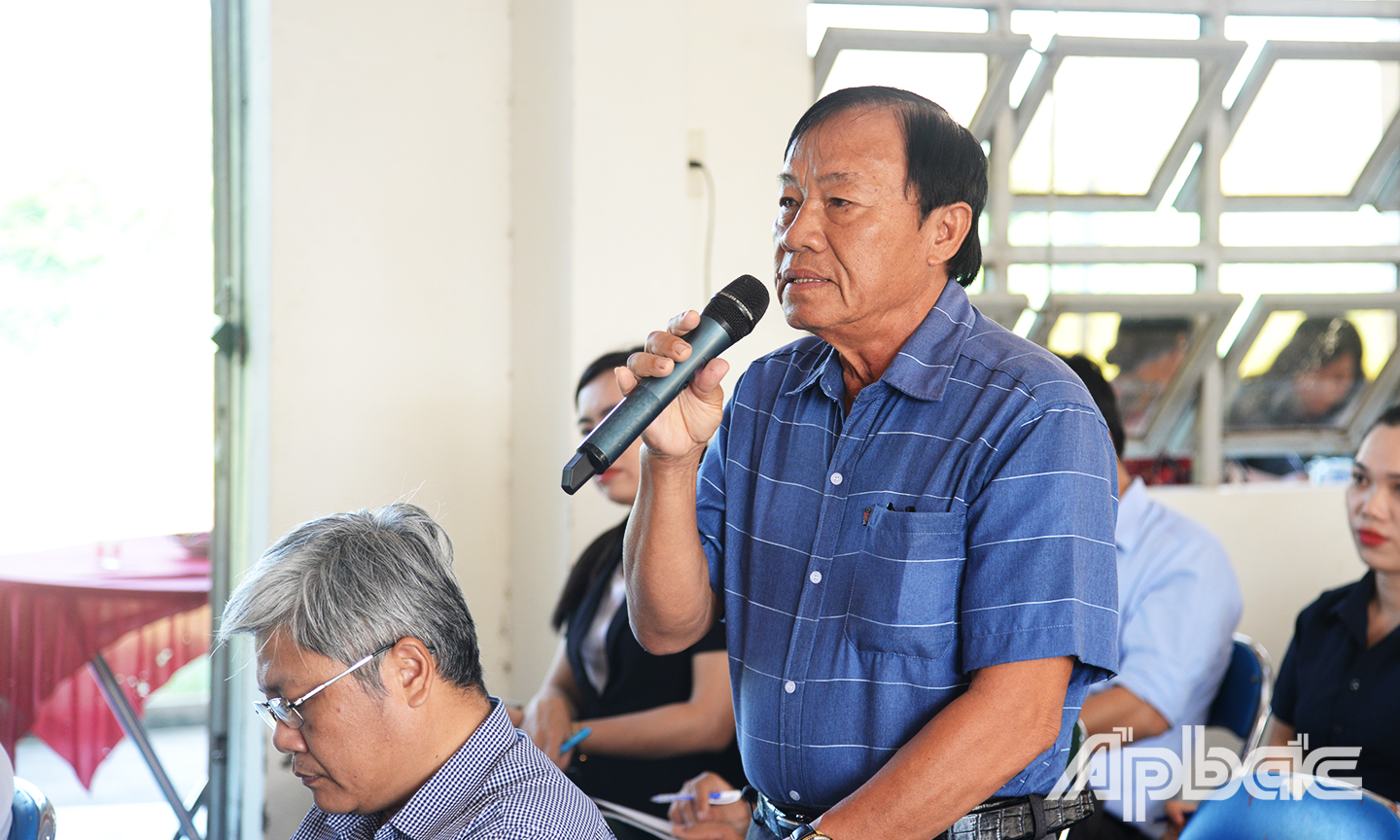 Cử tri huyện Gò Công Tây tham gia đóng góp ý kiến.