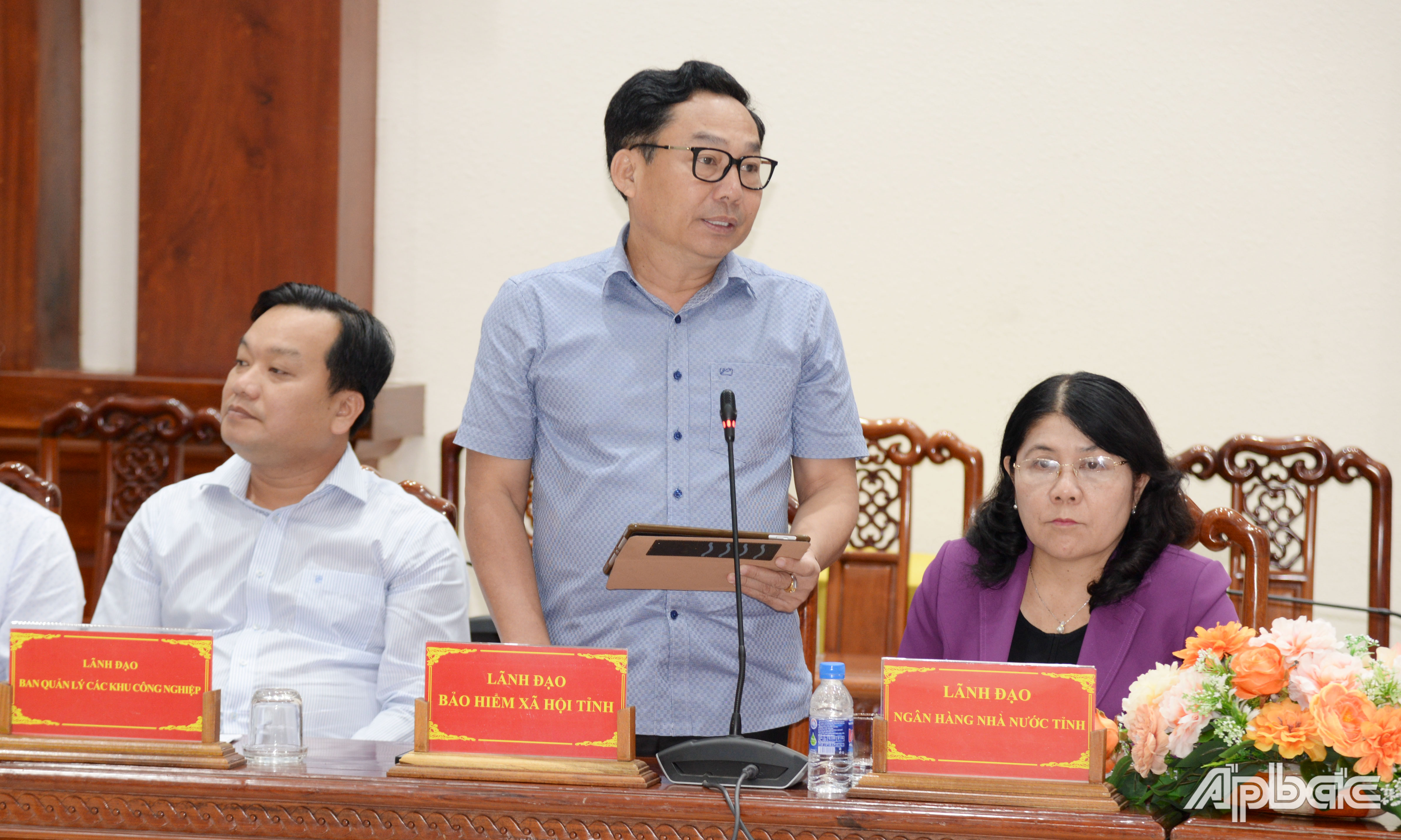 Lãnh đạo Bảo hiểm xã hội tỉnh Tiền Giang phát biểu tại hội nghị.