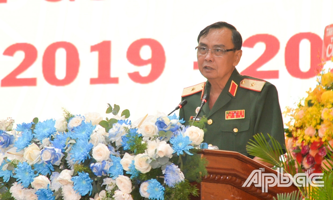 Thiếu tướng Nguyễn Minh Hoàng, Phó Chủ tịch Hội CCB Việt Nam phát biểu tại Đại hội thi đua.
