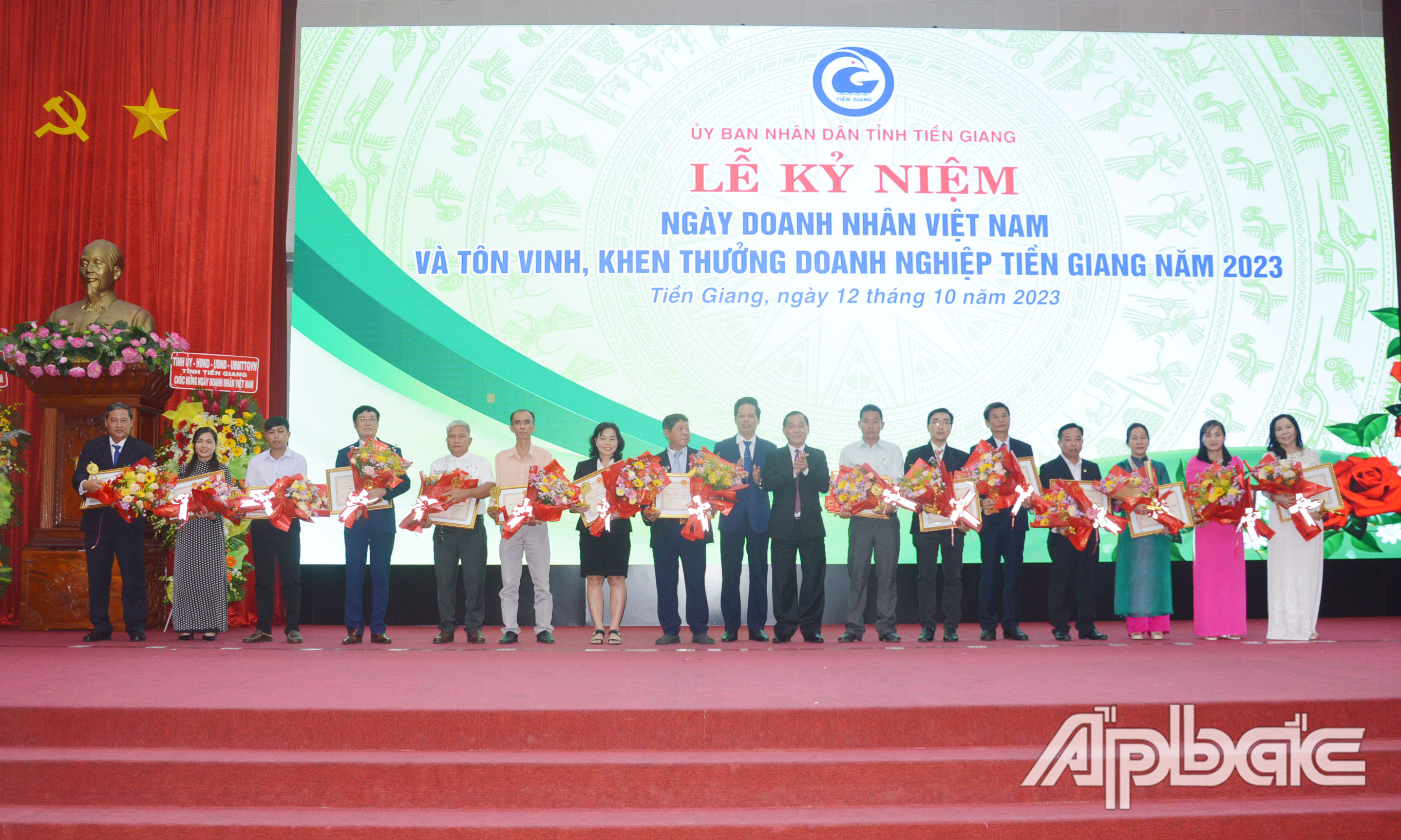 Tiền Giang dự kiến khen thưởng, tôn vinh và trao tặng danh hiệu cho 50 doanh nhân tiêu biểu và 30 doanh nghiệp có hoạt động sản xuất, kinh doanh tiêu biểu trên địa bàn tỉnh trong năm 2024.