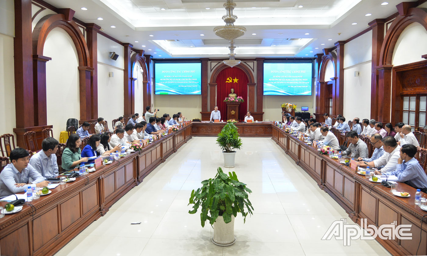 Quang cảnh buổi làm việc.