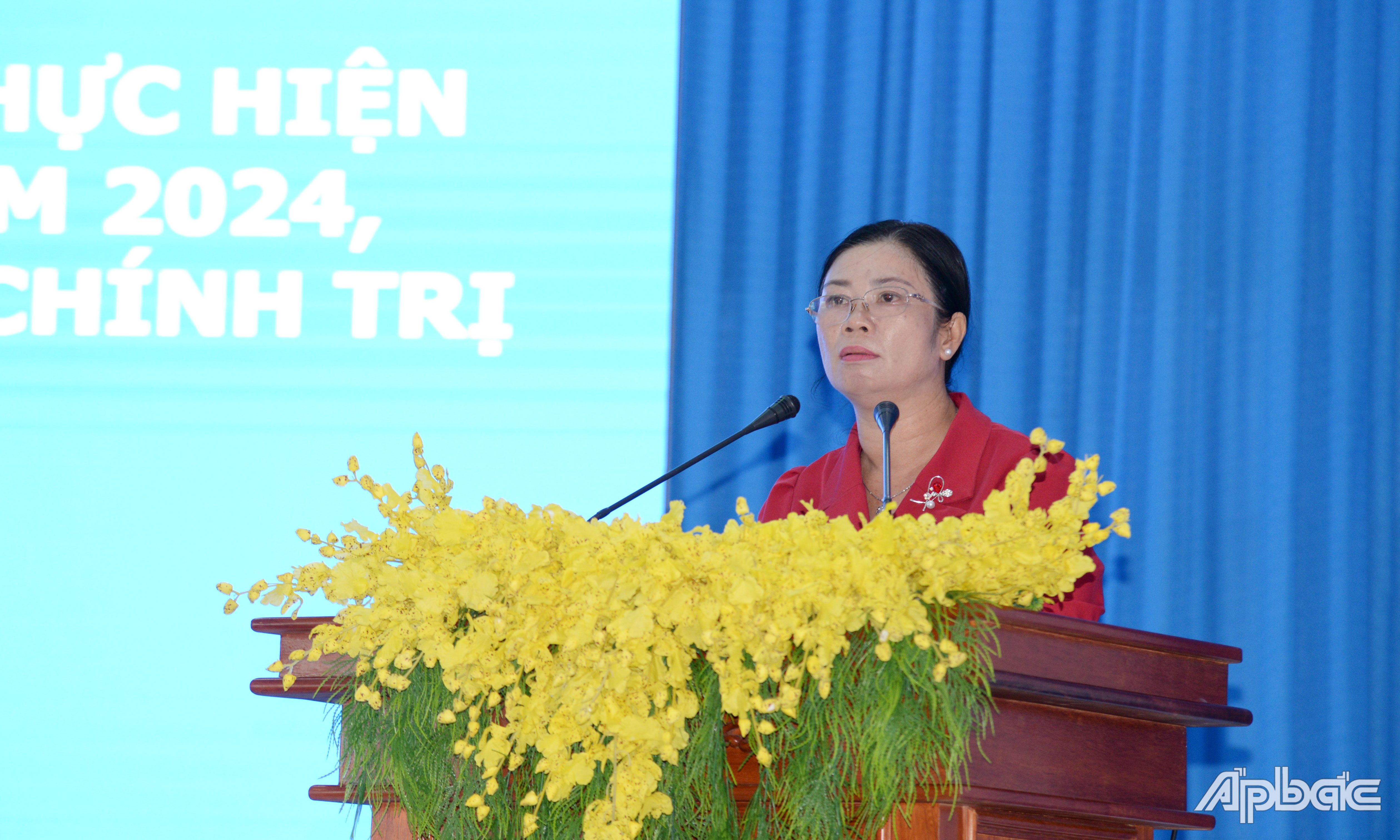 Phó Bí thư Thường trực Thành ủy Gò Công Lê Thị Đẩu phát biểu tại hội nghị.
