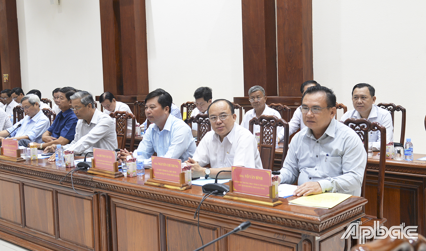 Lãnh đạo các tỉnh Tiền Giang và lãnh đạo Ủy ban MTT!Q các tỉnh miền Tây Nam bộ tham dự hội nghị