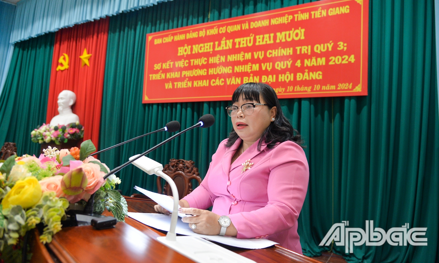Bí thư Đảng ủy Khối Thải Ngọc Bảo Trâm phát biểu tại hội nghị.
