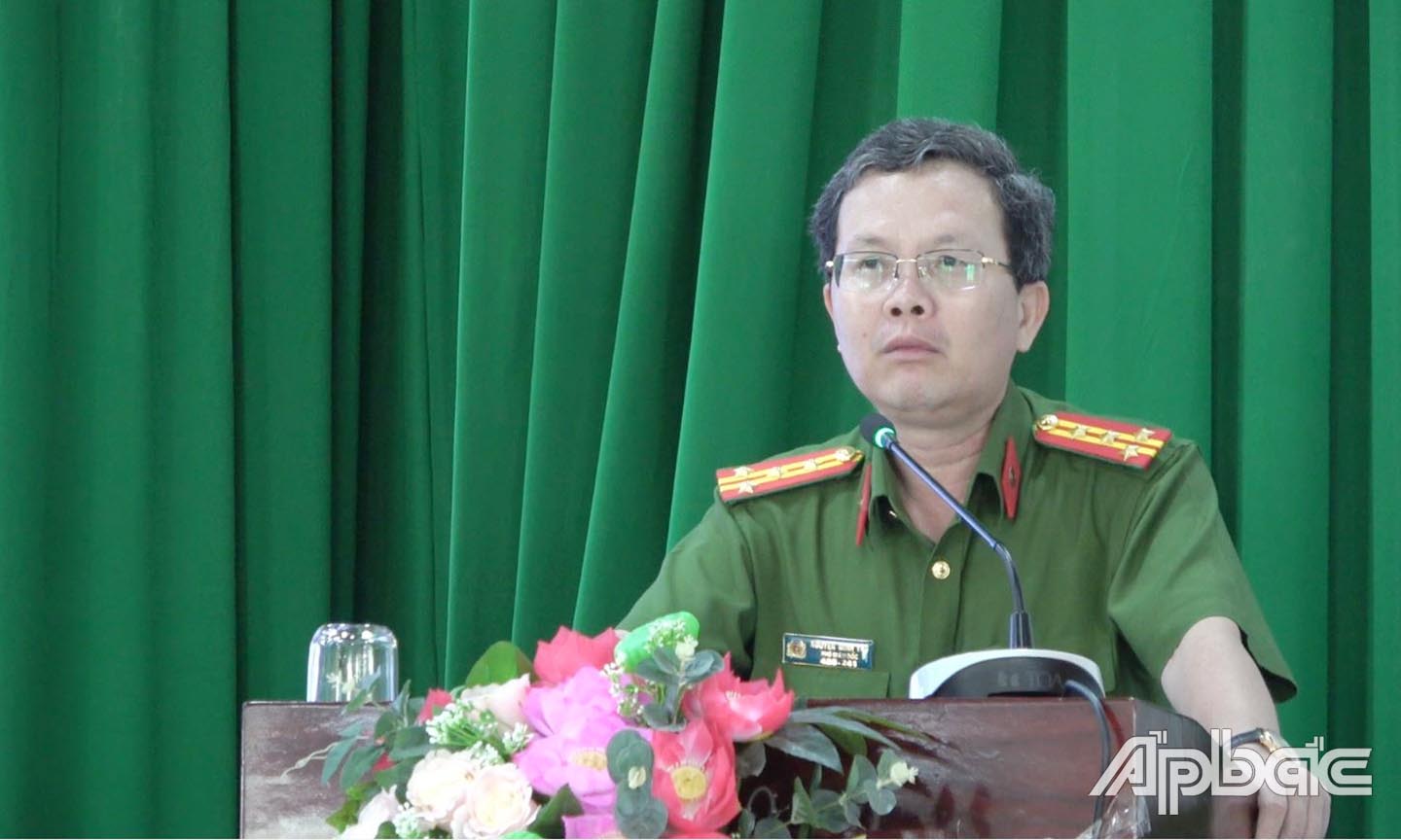 Đại tá Nguyễn Minh Tân phát biểu tại buổi tập huấn.