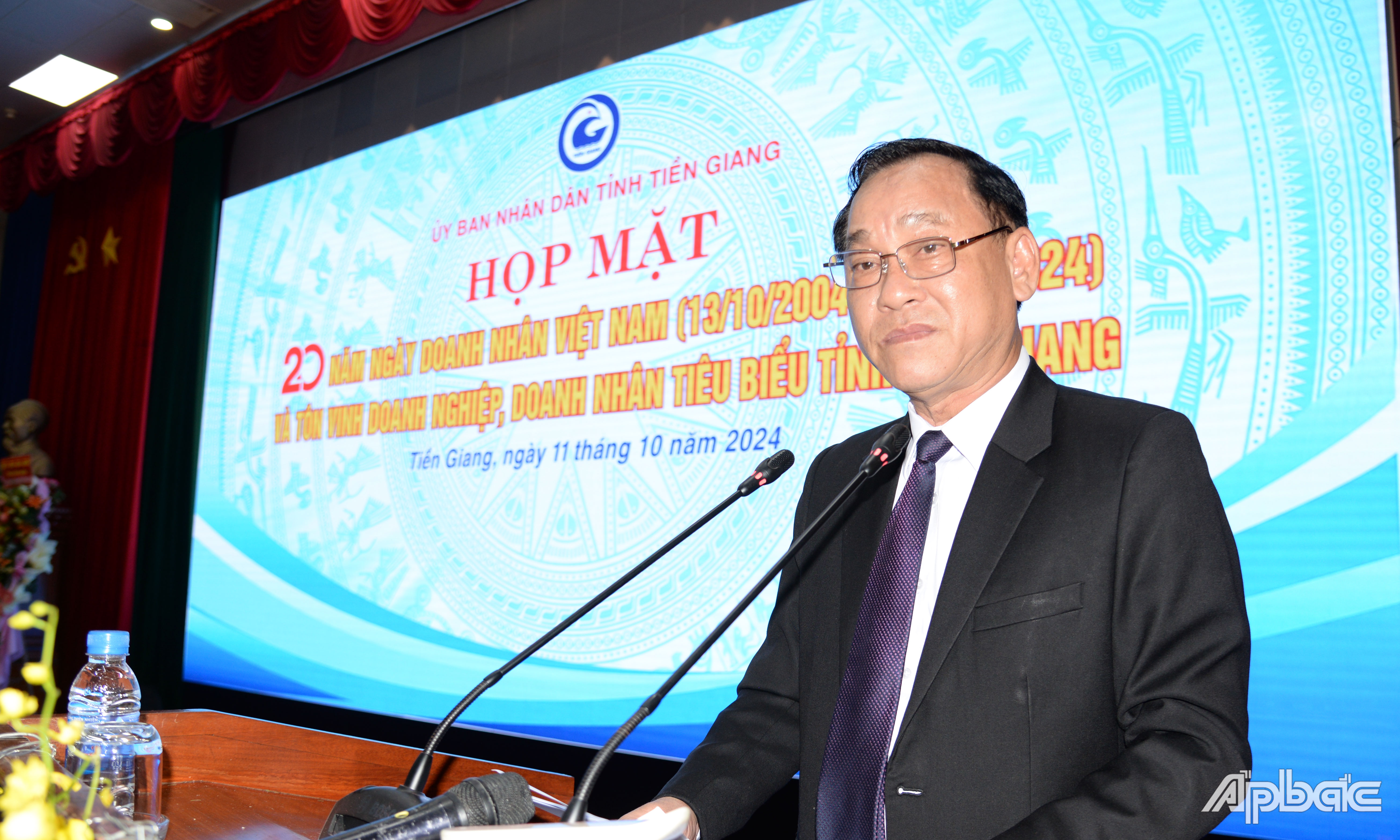 Đồng chí Nguyễn Văn Vĩnh phát biểu tại buổi họp mặt.