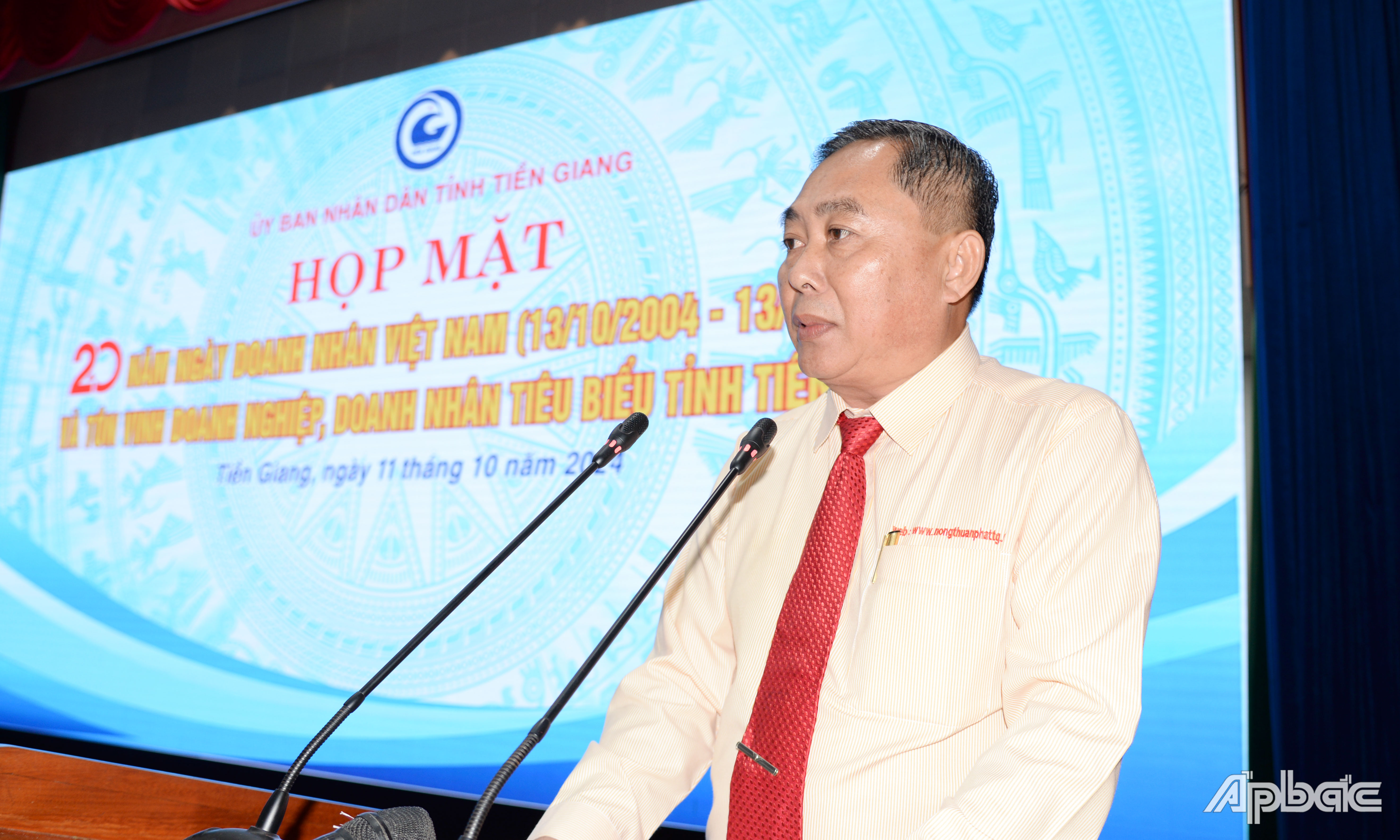 Ông Nguyễn Văn Ửng, Giám đốc Công ty TNHH Thương mại Nông Thuận Phát phát biểu tại buổi họp mặt.