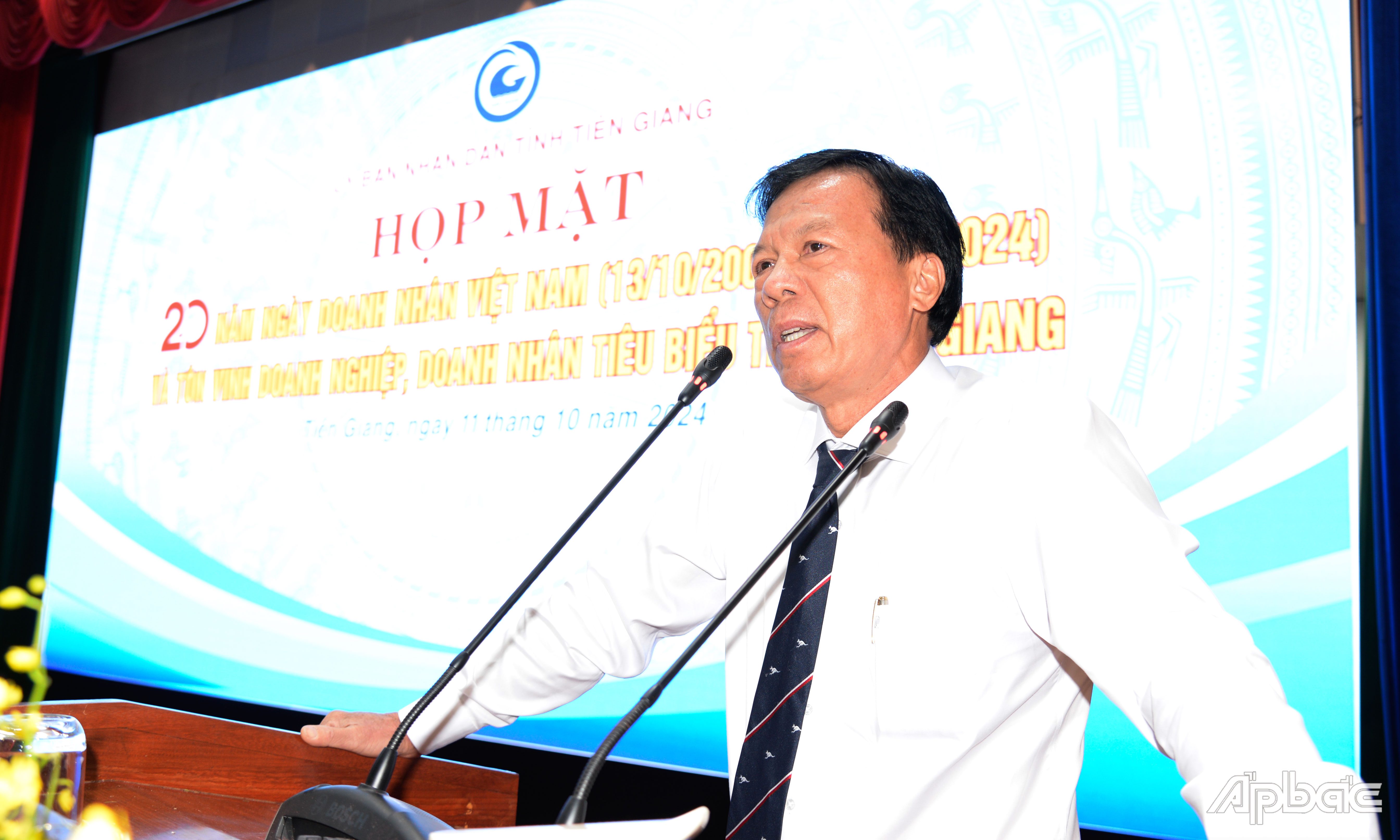 Các DN phát biểu ý kiến tại buổi họp mặt.
