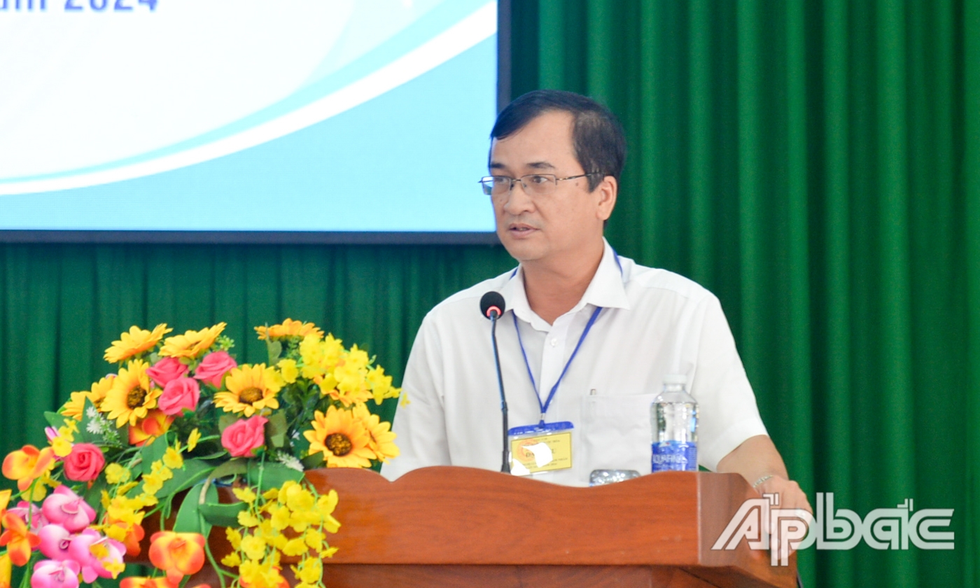 Ông Trần Văn Trung, Phó Giám đốc Ngân hàng Chính sách tỉnh Tiền Giang phát biểu tại hội nghị.