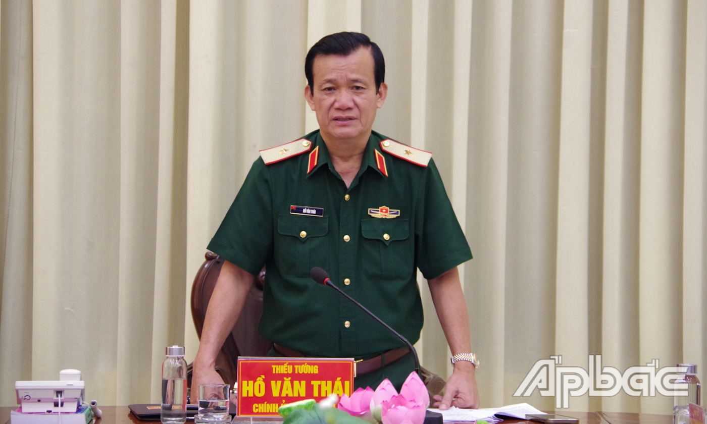 Thiếu tướng Hồ Văn Thái, Chính ủy Quân khu 9 phát biểu tại buổi kiểm tra.