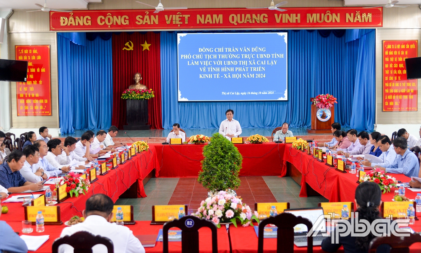 Quang cảnh buổi làm việc.