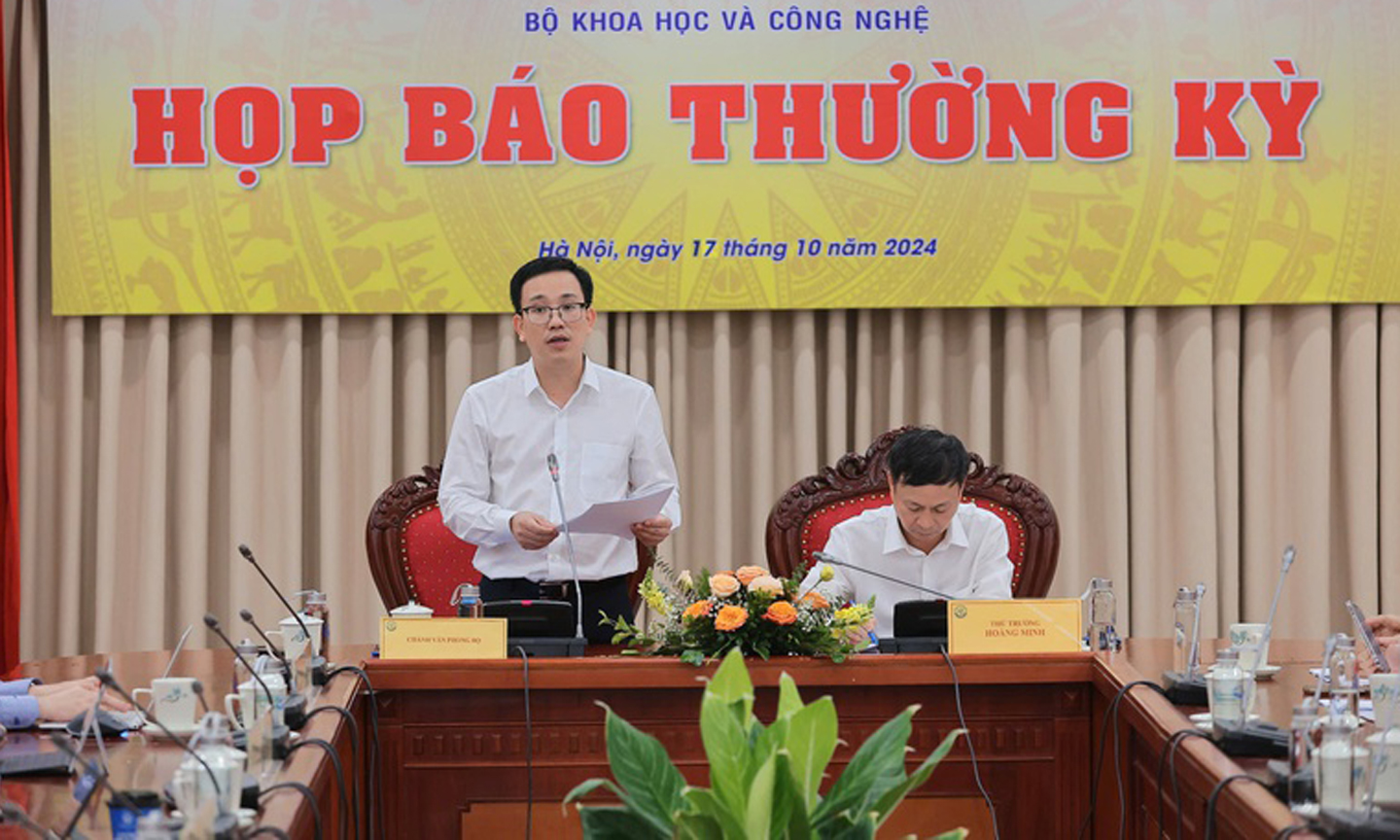 Ông Nguyễn Hoàng Giang, Phó Chánh Văn phòng Bộ KH&CN thông tin về hoạt động của Bộ KH&CN - Ảnh: VGP/Hoàng Giang