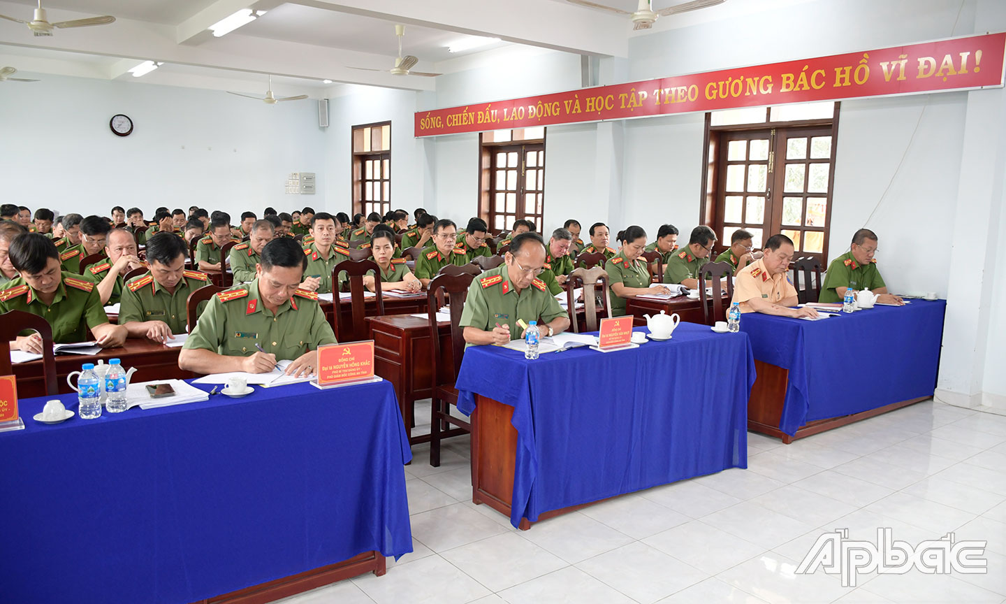Đại biểu tham dự Hội nghị.