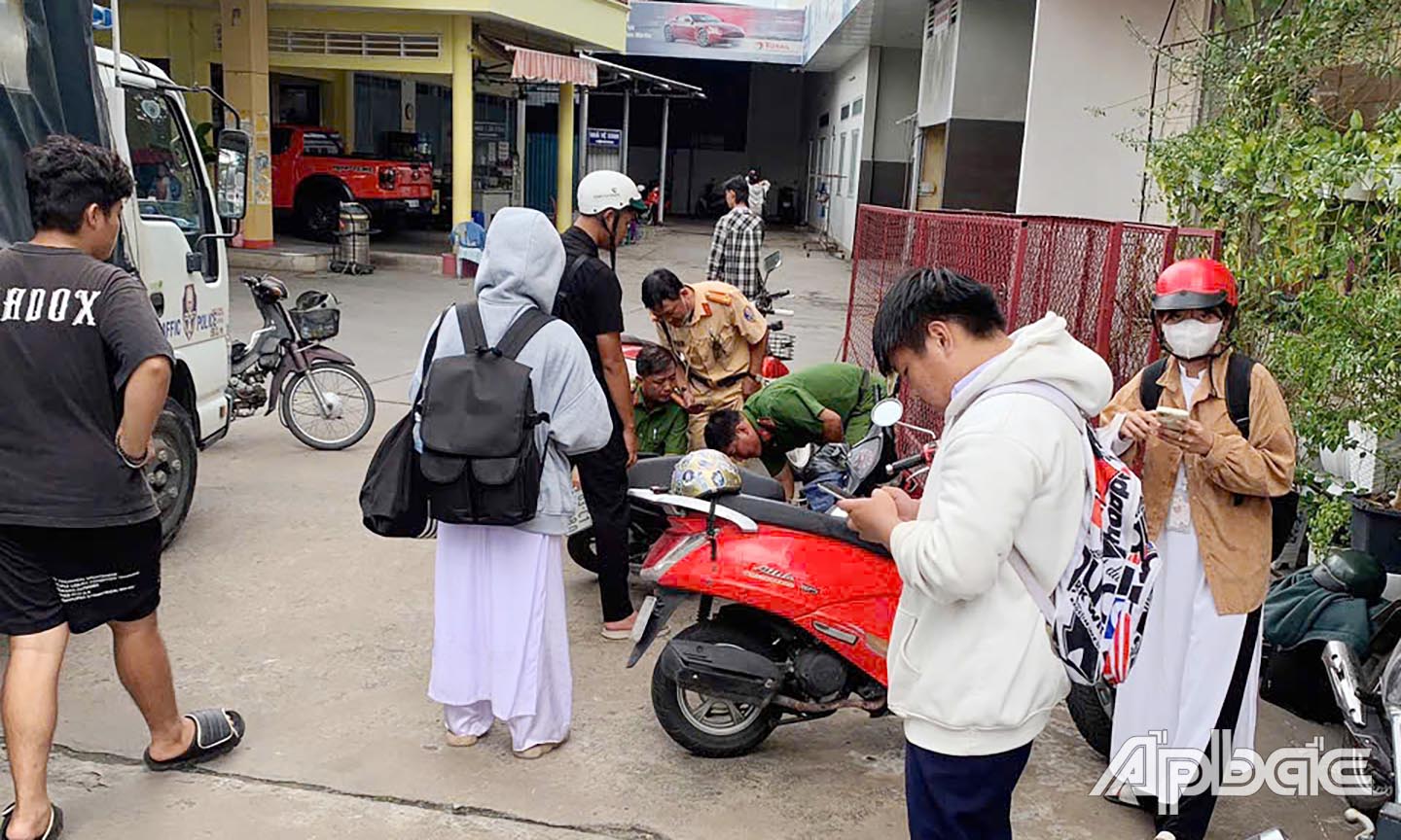 Các xe học sinh vi phạm bị tạm giữ trên đường Lý Thường Kiệt.