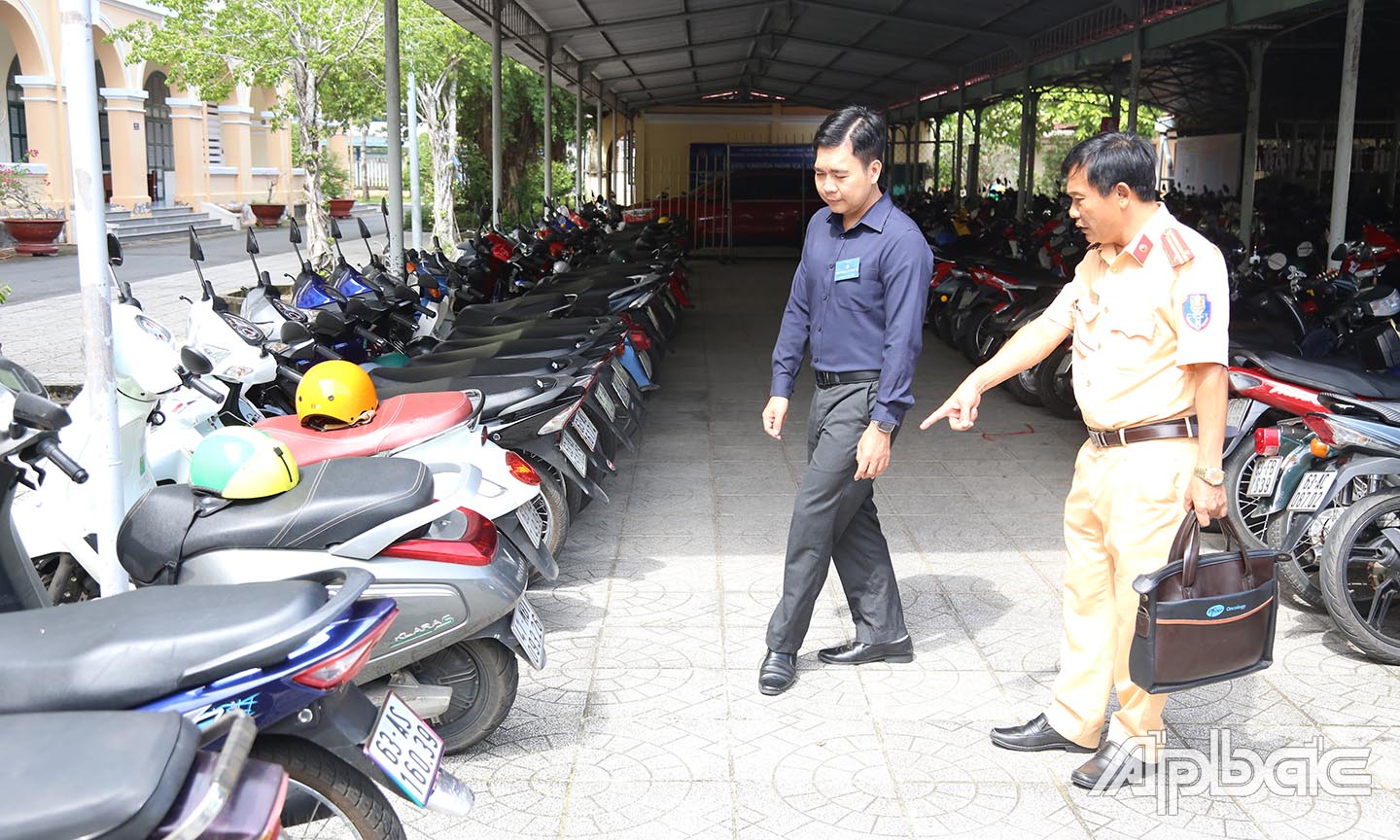 Kiểm tra bãi xe tại trường THPT Nguyễn Đình Chiểu.