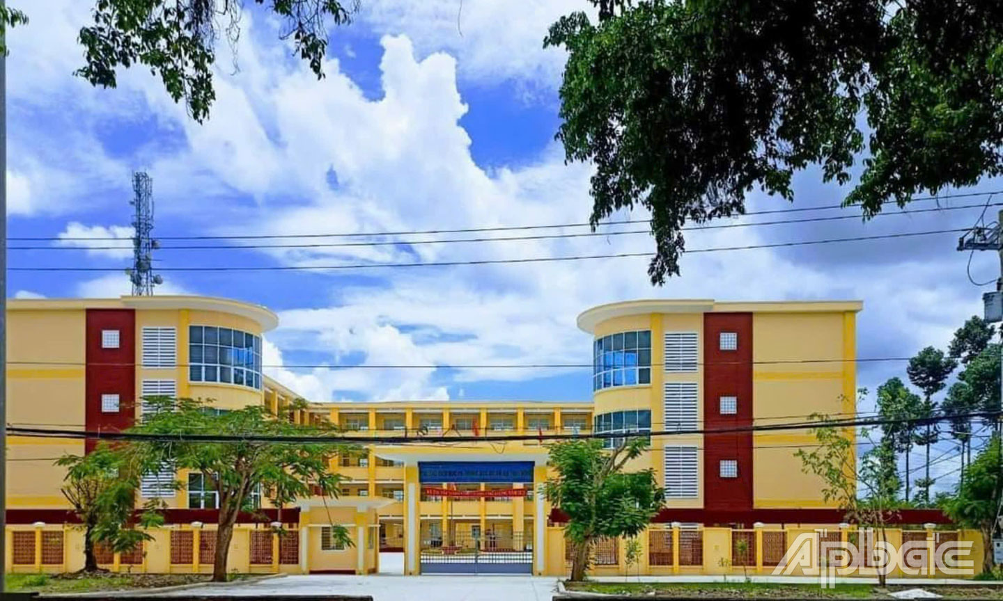 Trường Tiểu học và Trung học cơ sở An Thái Đông được đầu tư xây dựng khang trang, sạch đẹp. 
