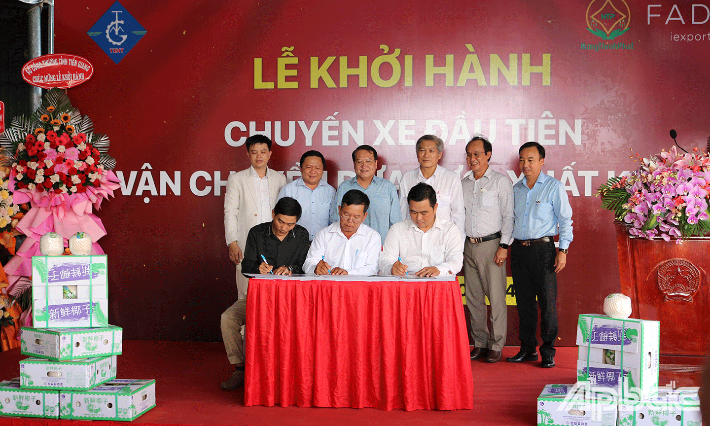 Thỏa thuận hợp tác 3 bên 1. Công ty cổ phần fado iexport - Ông Nguyễn Minh Hân - Giám Đốc 2. HTX Hưng Thịnh Phát - Ông Nguyễn Trung Quý - Giám Đốc 3 HTX Dừa Chợ Gạo - Ông Nguyễn Mạnh Tường - Giám Đốc