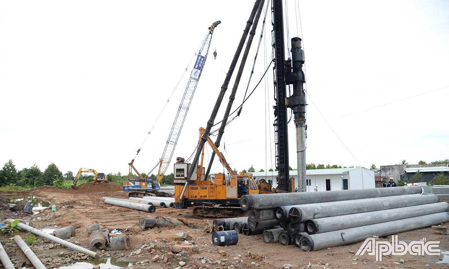 Các nhà thầu đang triển khai 21 mũi thi công.