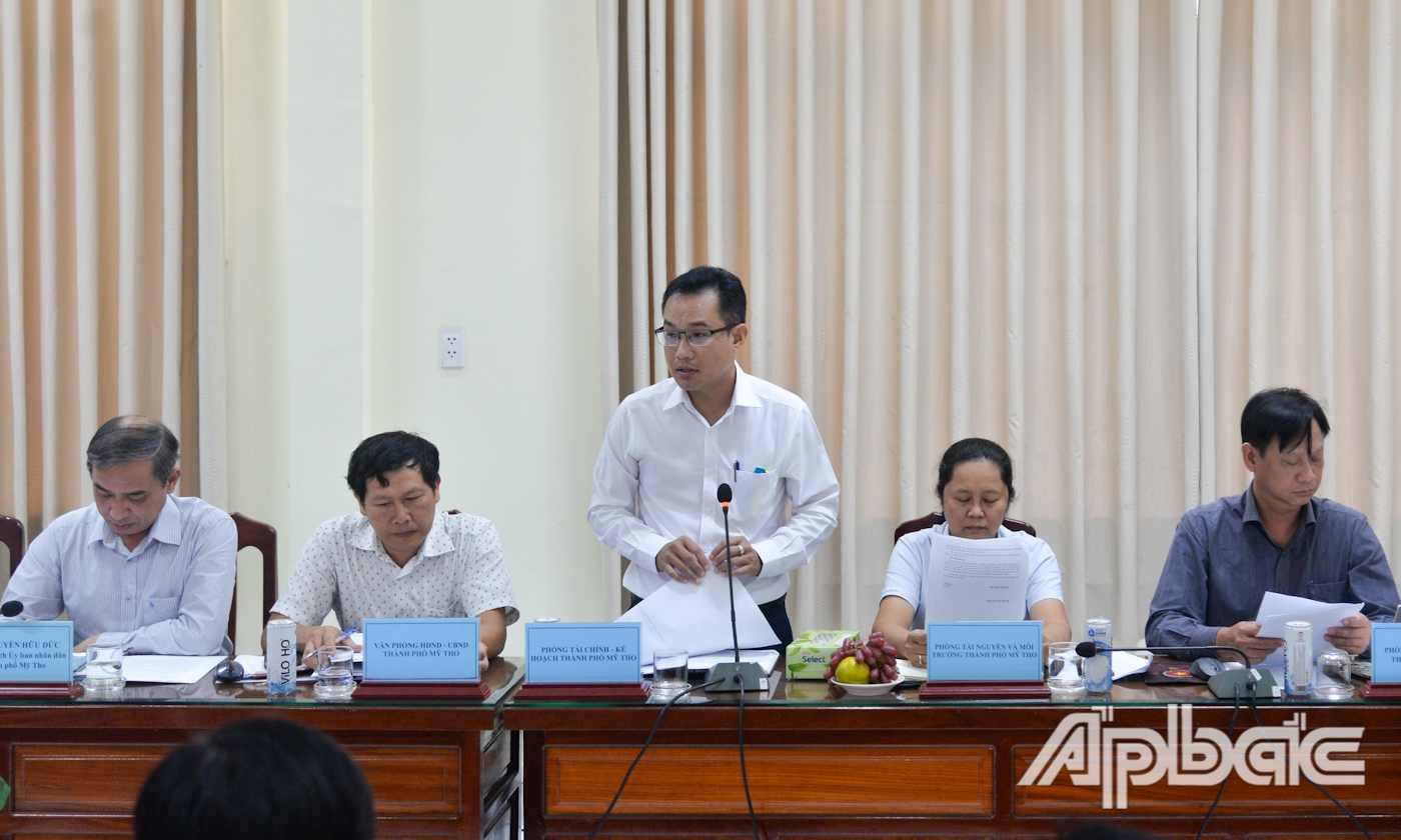 Đại biểu TP. Mỹ Tho phát biểu ý kiến tại buổi làm việc.