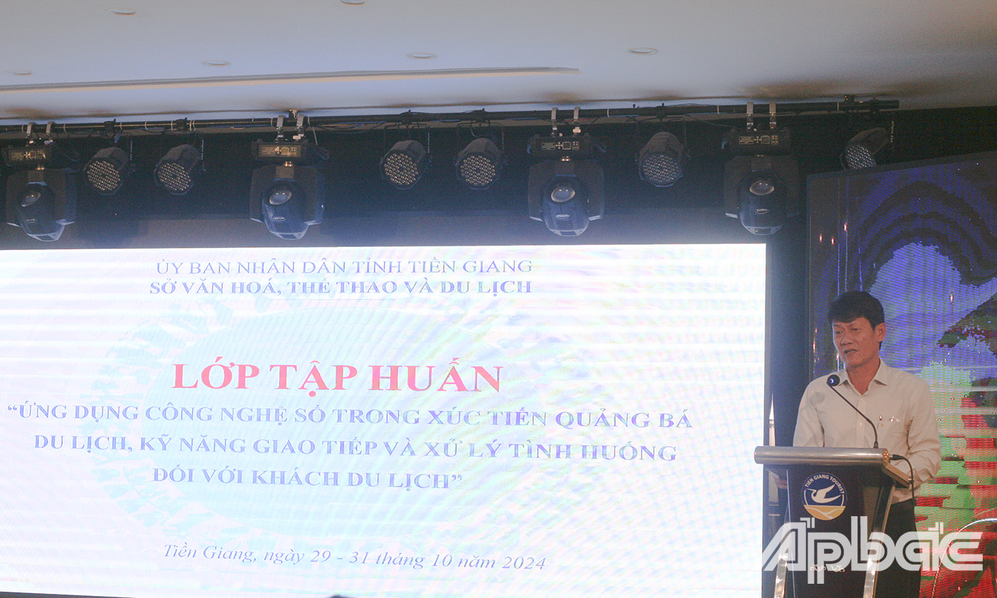 Đồng chí Võ Phạm Tân phát biểu tại buổi tập huấn.