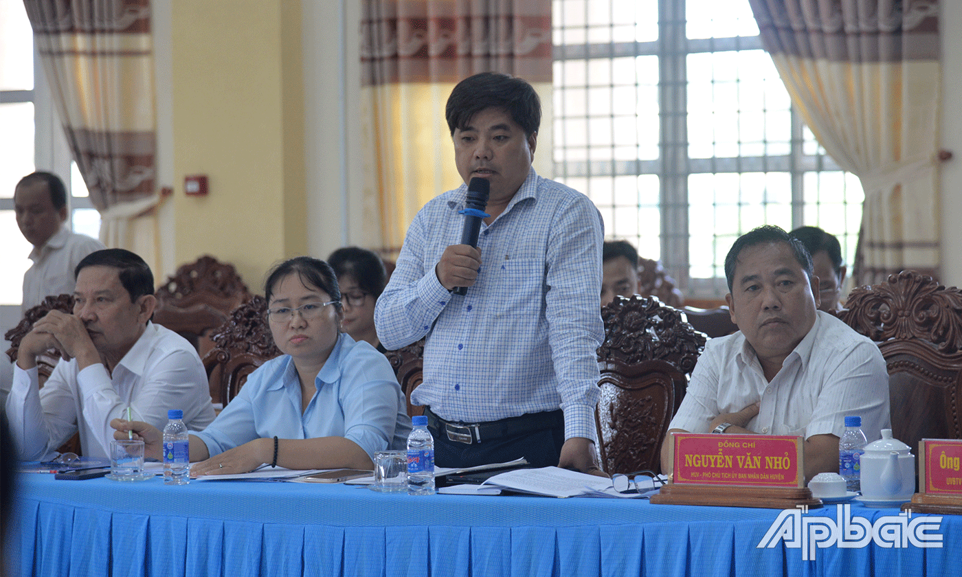 Đại diện lãnh đạo, phòng, ban địa phương phát biểu.