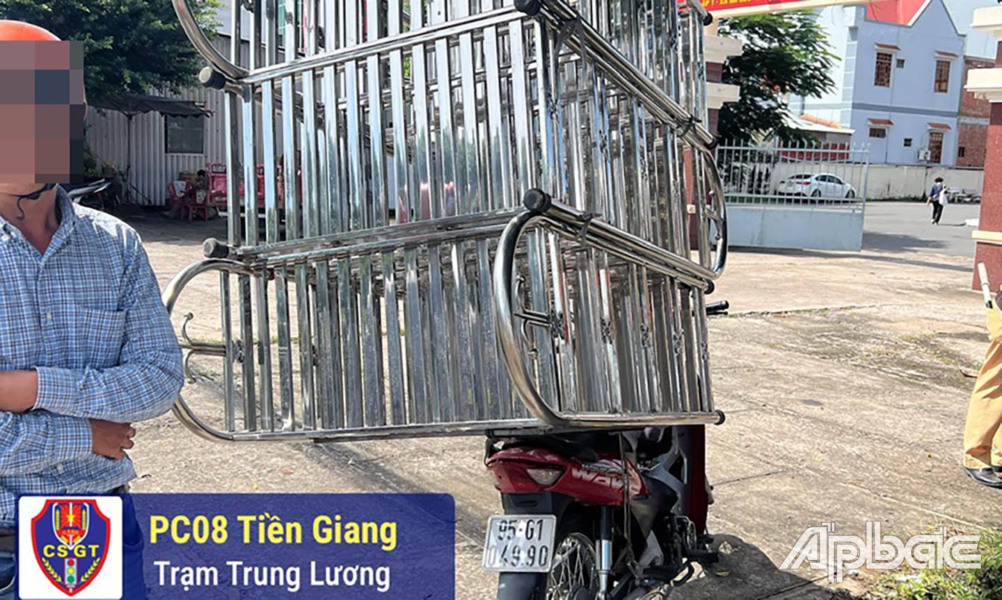 Các trường hợp chở hàng cồng kềnh bị xử lý.