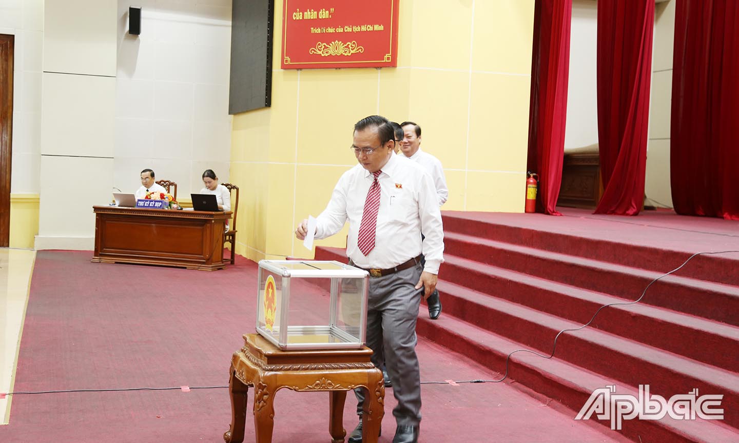 Đại biểu bỏ phiếu