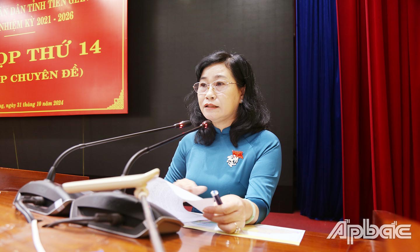Đồng chí Châu Thị Mỹ Phương phát biểu bế mạc kỳ họp