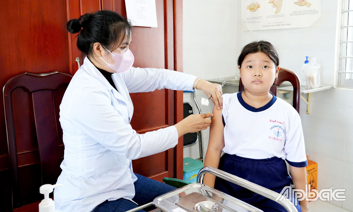  Các em học sinh cũng là đối tượng được tiêm chủng trong đợt này