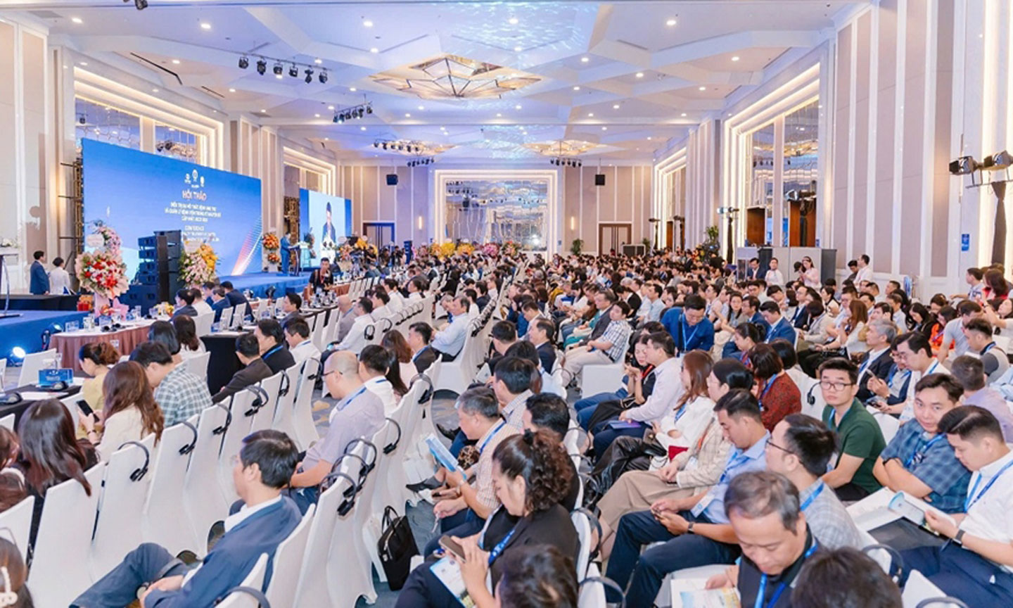 Hội thảo điều trị đa mô thức bệnh ung thư và quản lý bệnh viện trong kỷ nguyên số thu hút hơn 1.300 chuyên gia trong nước và quốc tế. Ảnh: Hà Trần 