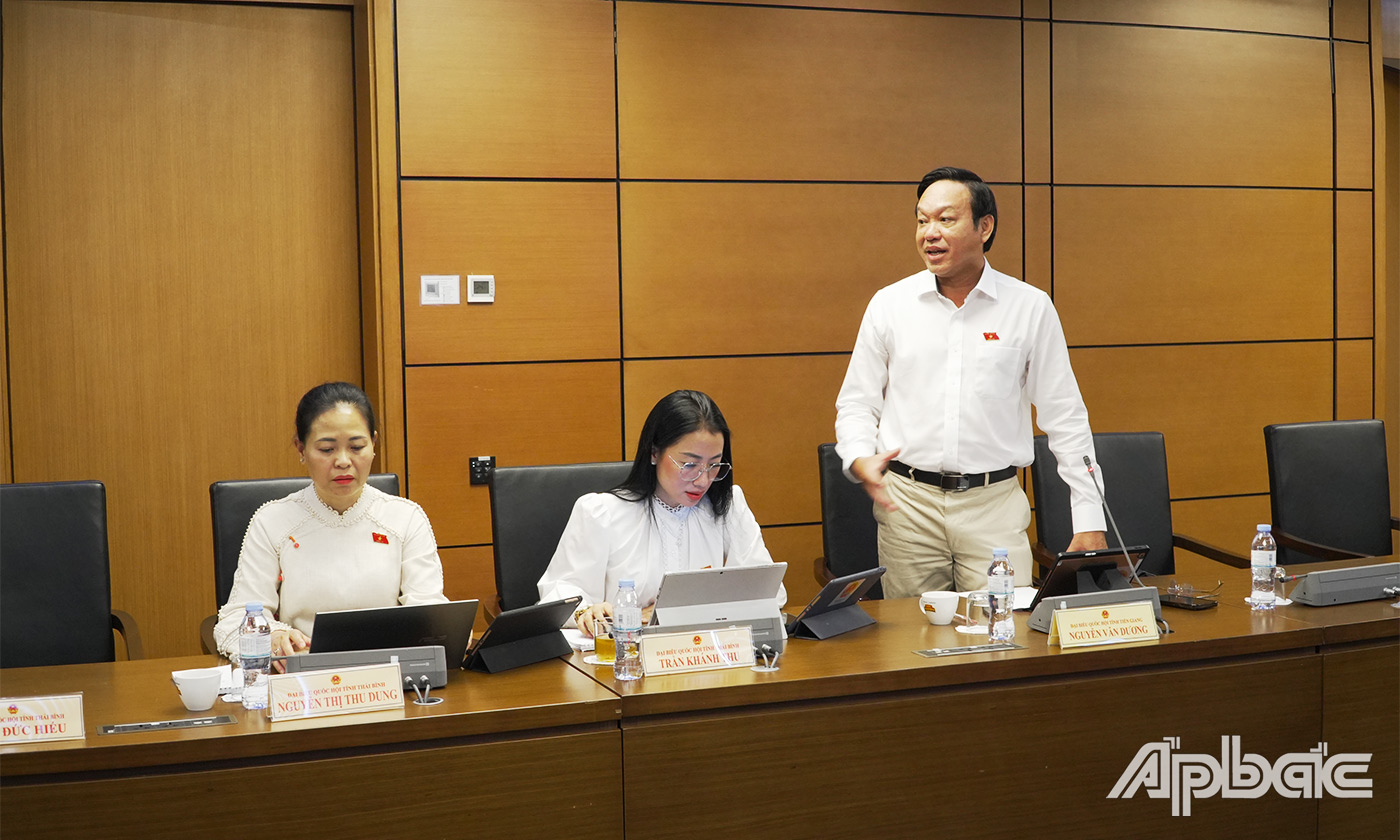 Đại biểu Nguyễn Văn Dương, phát biểu tại buổi thảo luận tổ
