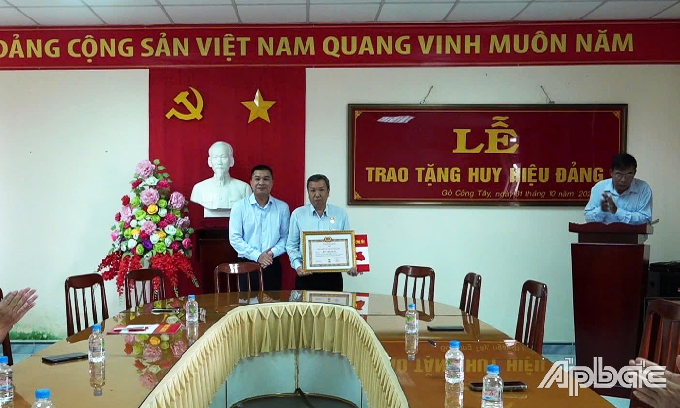 , đồng chí Trần Quốc Bình, Phó Bí thư Thường trực Huyện ủy 