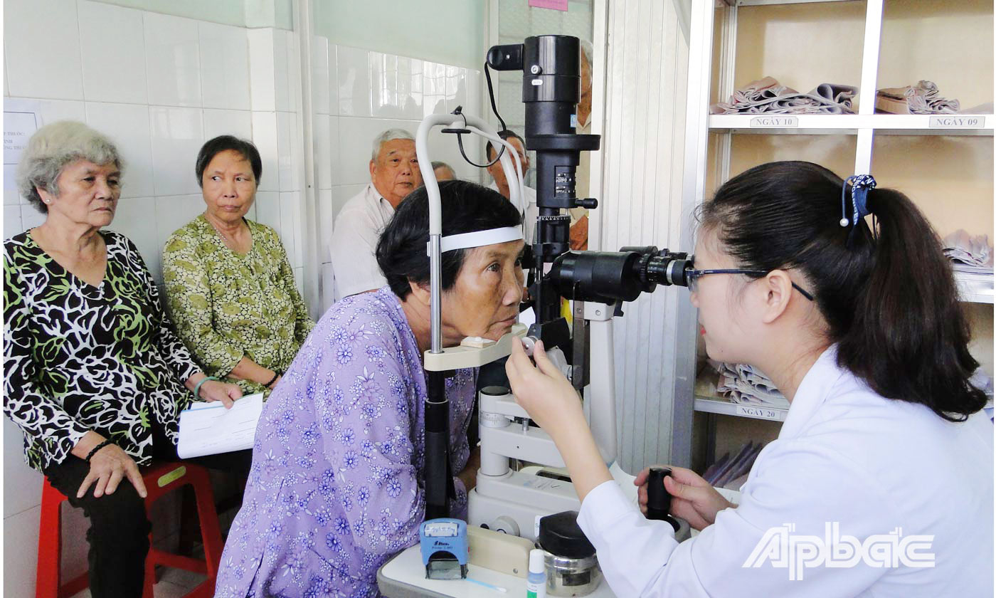  Bệnh nhân ĐTĐ  cần kiểm tra võng mạc  để phát hiện sớm  biến chứng và điều trị  hợp lý.
