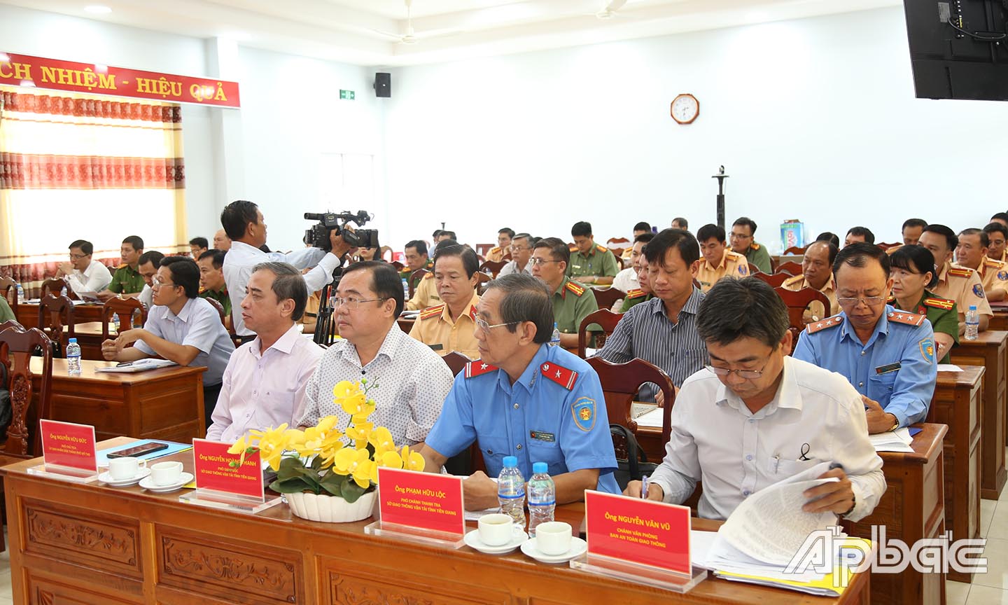 Các đại biểu về tham dự hội nghị.