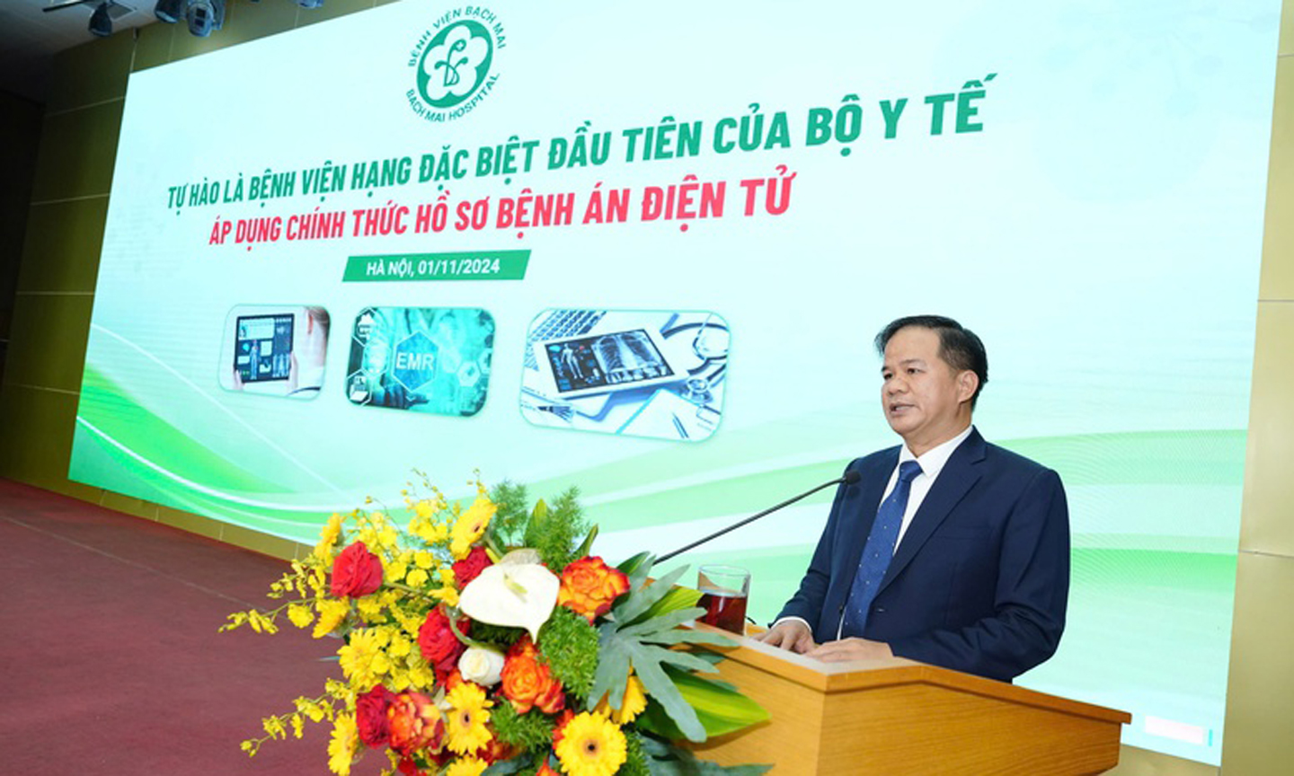 PGS.TS Đào Xuân Cơ, Giám đốc Bệnh viện Bạch Mai phát biểu tại Lễ công bố - Ảnh: VGP/HM
