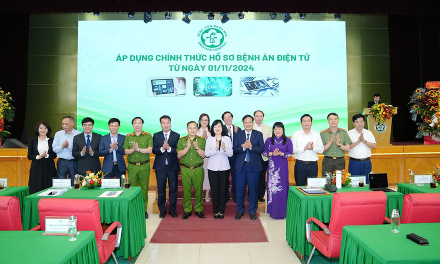 Bệnh viện Bạch Mai chính thức công bố triển khai áp dụng bệnh án điện tử - Ảnh: VGP/HM